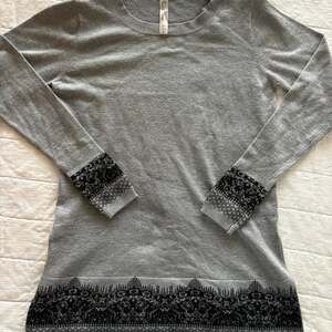 Pina Rossi Heather Gray Long Sleeve Sweater with Black Lace Hem and Cuff Print
